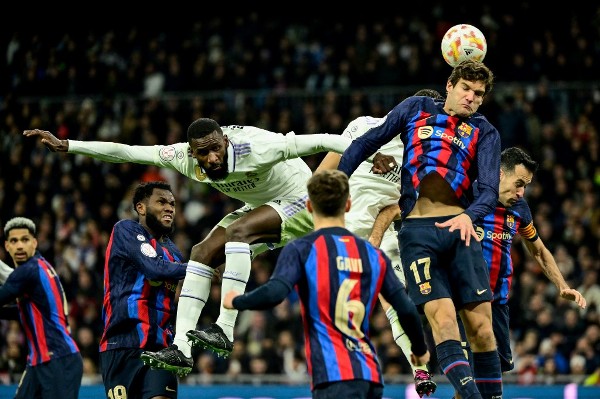 德国杯战报：凯恩破门，对手2送乌龙，拜仁3-2柏林联合